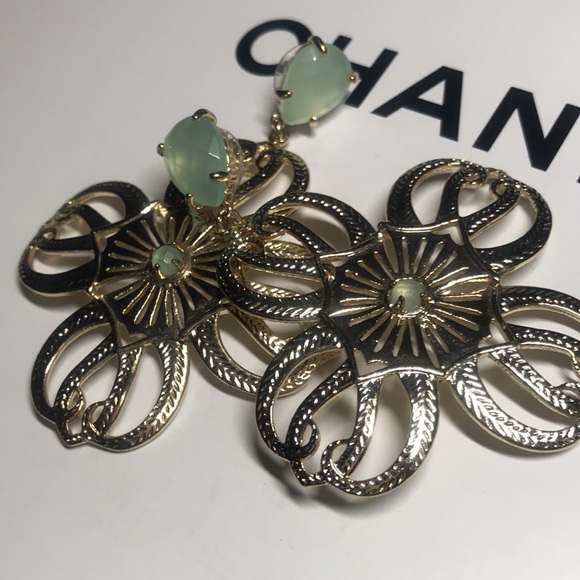 Kendra Scott Jewelry - Rare Belle earrings (vintage)